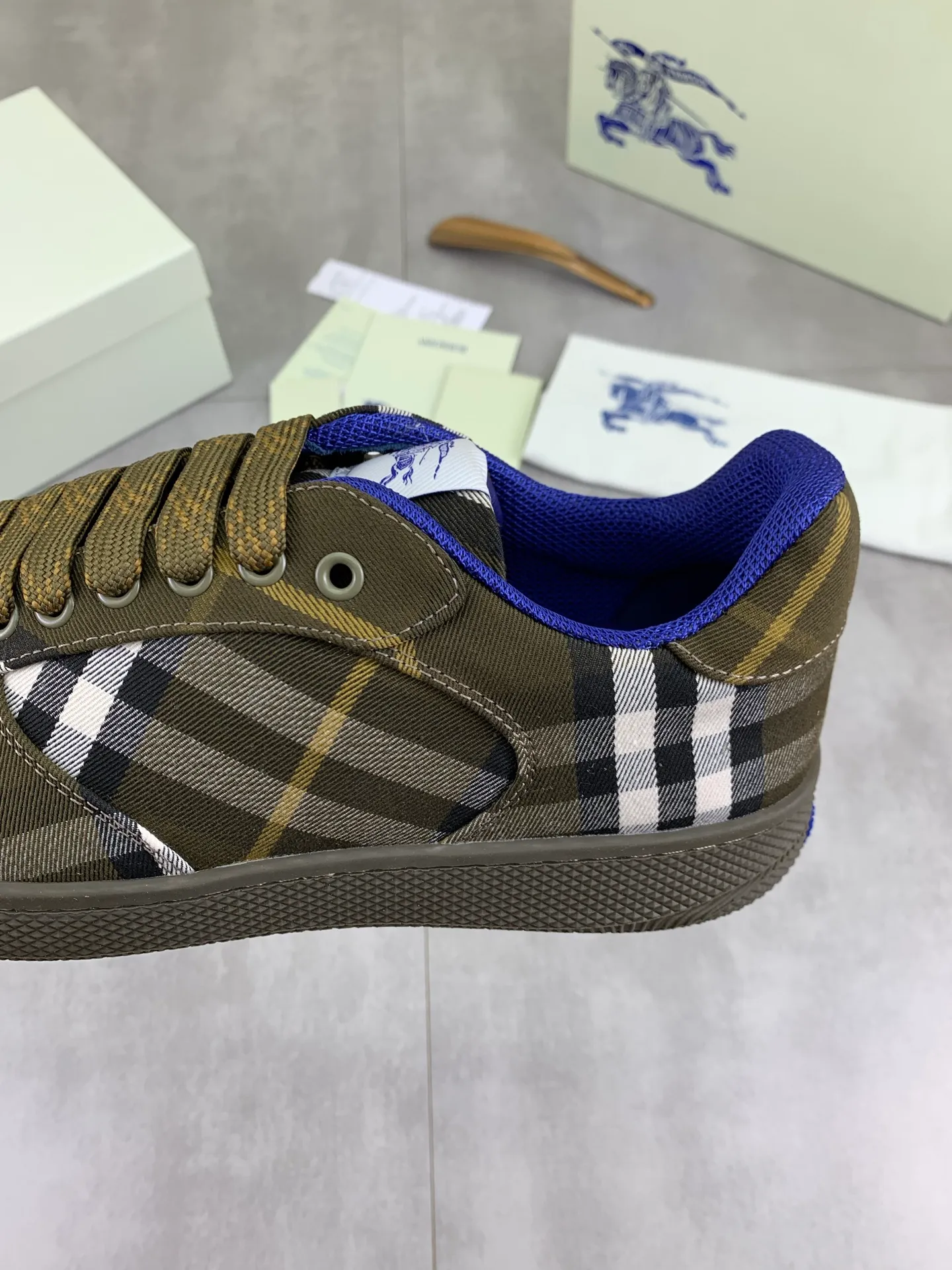 Factory price P580 [BURBERRY] Burberry - High-end quality original order - Upper: imported 🔝 original material - Inner: cowhide lining, feet; water-dyed cowhide - Outsole: ultra-light TPR rubber; two-color molded outsole - Super high quality control · Fine workmanship: highlighted (high-end, extravagance, grade) -Size: 38-46 (Male 38 46 can be customized) · Color: 5️⃣ colors available